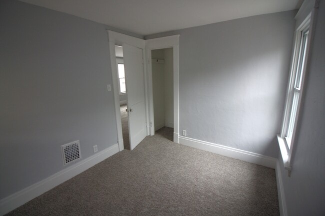 Building Photo - 101 Custer St