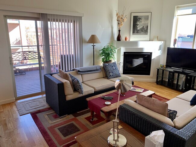 Living room - 1053 W Century Dr
