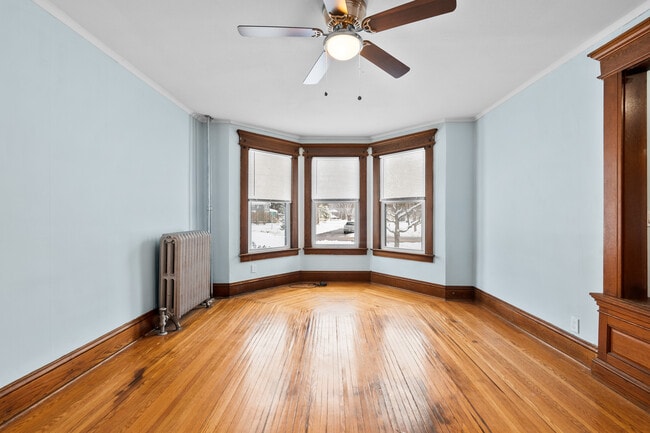 Building Photo - 607 Tulip St