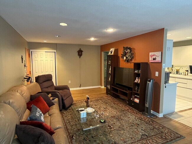 Building Photo - 446 Sierra Vista Ln