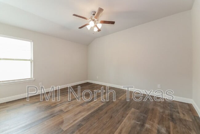 Building Photo - 6415 Graceland Dr