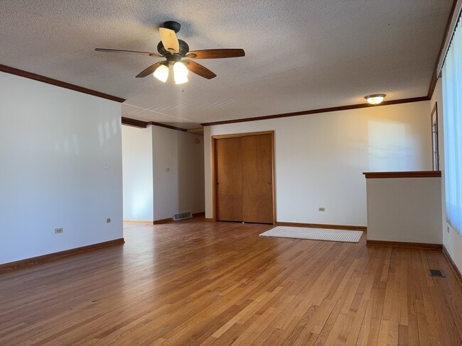 Building Photo - 580 N State St