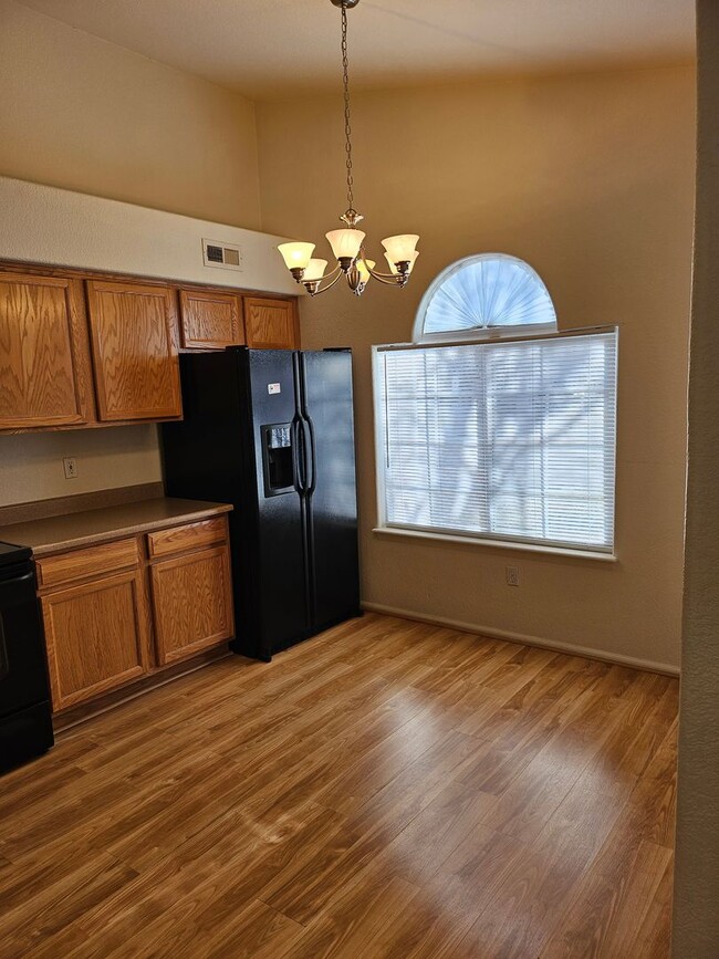 Foto del edificio - ALL PROSPECTIVE TENANTS MUST SUBMIT A $58 NON-REFUNDABLE APPLICATION FEE PER APPLICANT ONLINE AND...