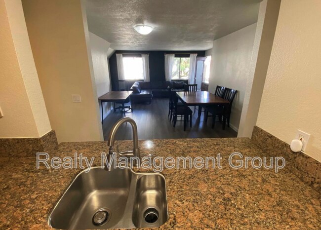 Foto del edificio - 3520 Lebon Dr
