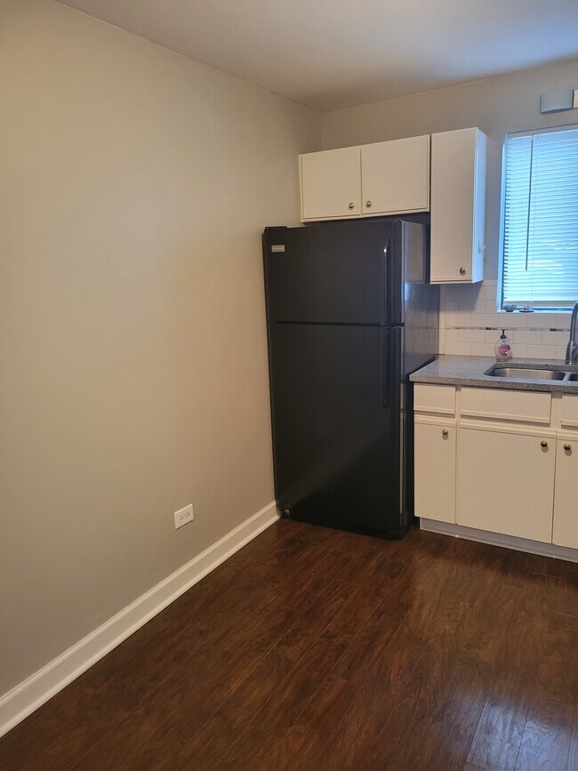 Foto del edificio - 6040 Lake Bluff Dr