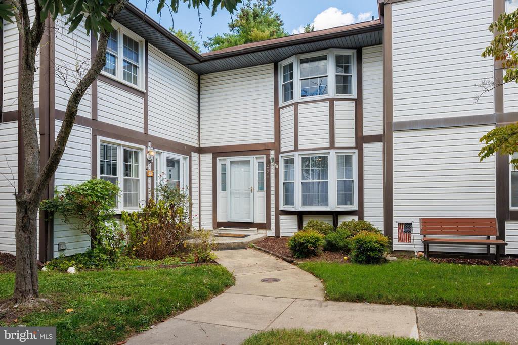 Foto principal - 284 Oakwood Village Ct
