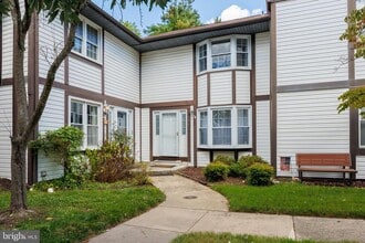 Building Photo - 284 Oakwood Village Ct