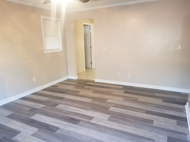 Building Photo - 206 Webb Rd
