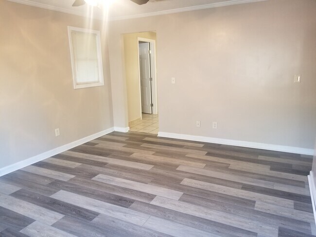 Foto del edificio - 206 Webb Rd