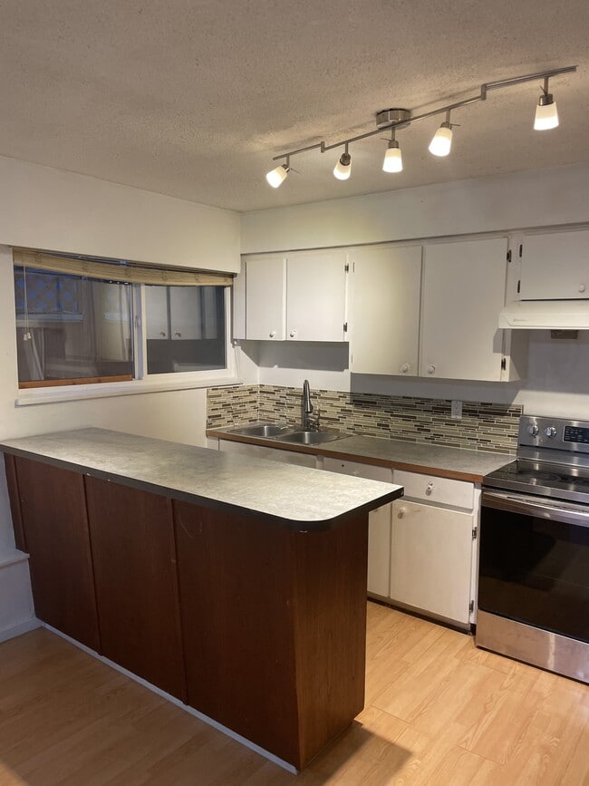 Building Photo - 6056 Fleming St