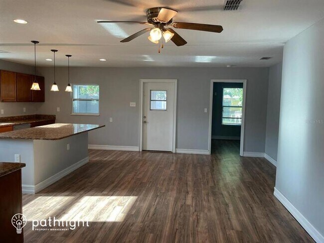 Foto del edificio - 4280 70Th Avenue N