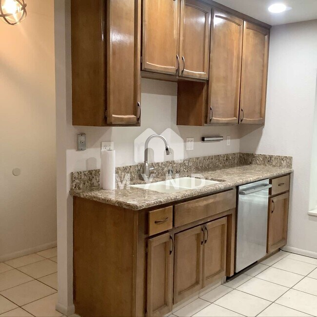 Building Photo - 1 De Sart Ct