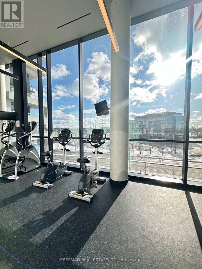 Photo du bâtiment - 18 Rouge Valley Dr W