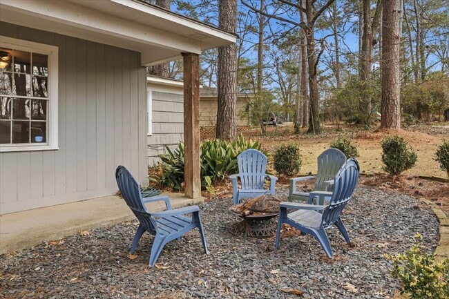 Building Photo - 2 Bedroom 2 Bath located in Northeast Jackson