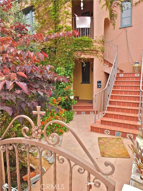 Building Photo - 165 Corona Ave