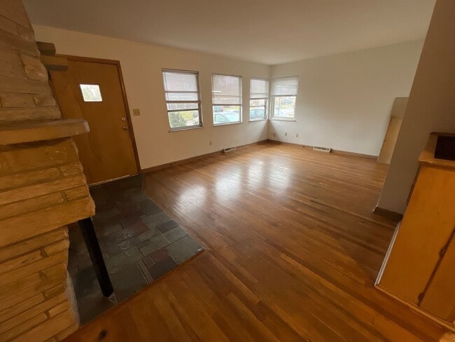 Building Photo - 781-783-783 S Kellner Rd