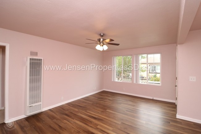 Building Photo - 2 Bed 1 Bath Apartment w/ 1-Car Garage
