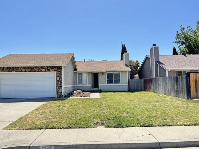 Building Photo - 3 Bedroom 2 Bath w/ Spa Room Suisun *Star ...