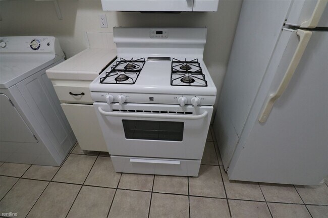 Building Photo - 2 br, 1.5 bath Condo - 3284 Caminito Quixote
