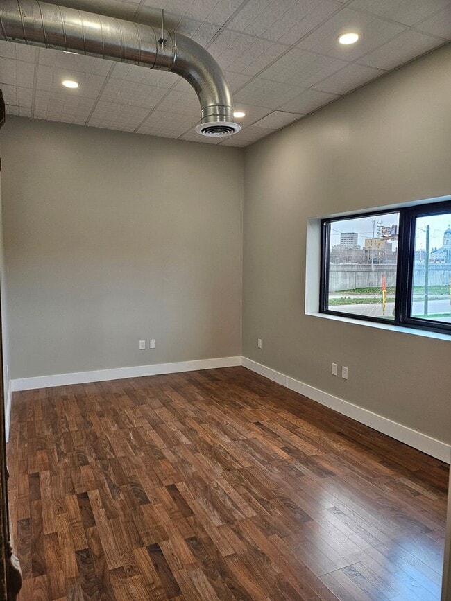 Building Photo - New 2 bed apartment