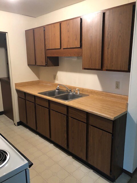 Foto del edificio - 12811 W Hampton Ave