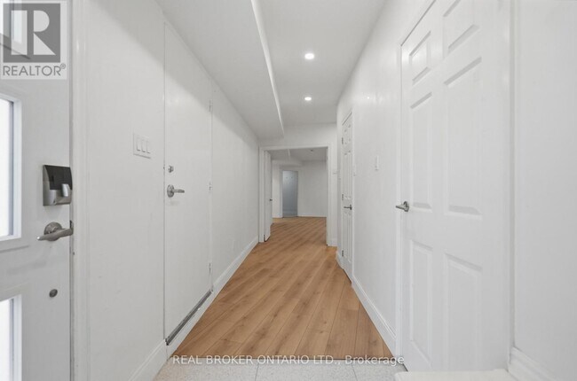 Photo du bâtiment - 1498 Paddington Ct