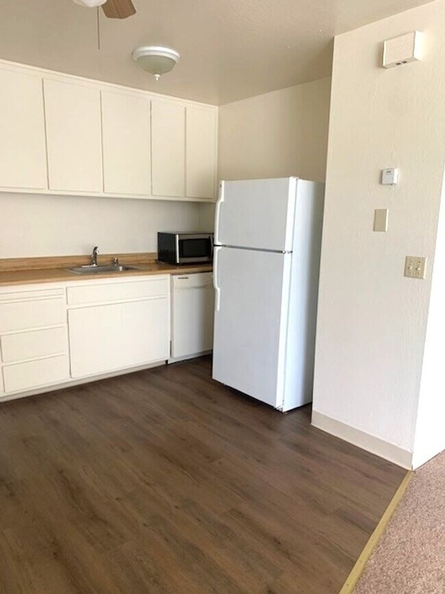 Foto del edificio - Rocklin upstairs 2 bedroom apartment.
