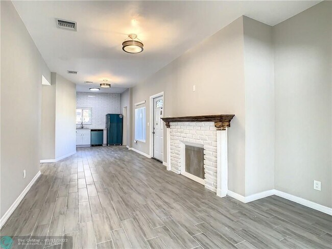 Building Photo - 1500 SW 12th Ave