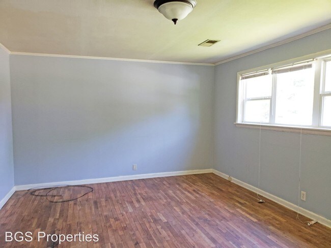 Foto del edificio - 2 br, 1 bath House - 351 E. Maple St