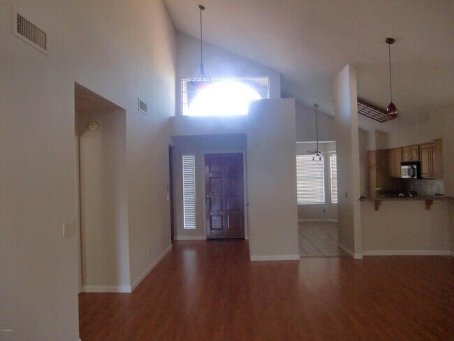 Foto del edificio - 3305 E Wildwood Dr