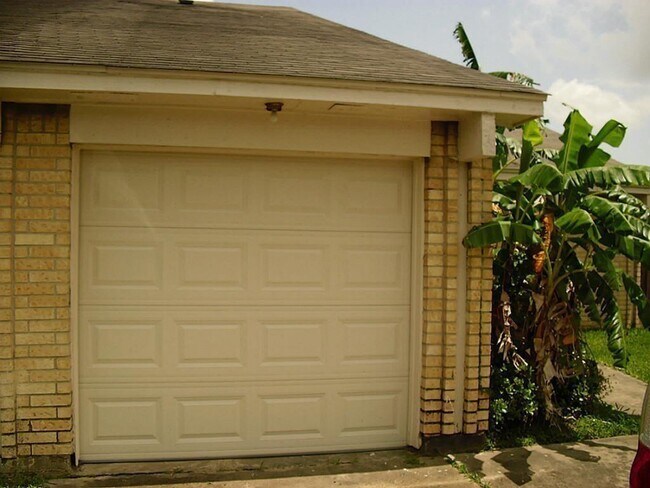 Building Photo - 16505 Monte Carlo Ln