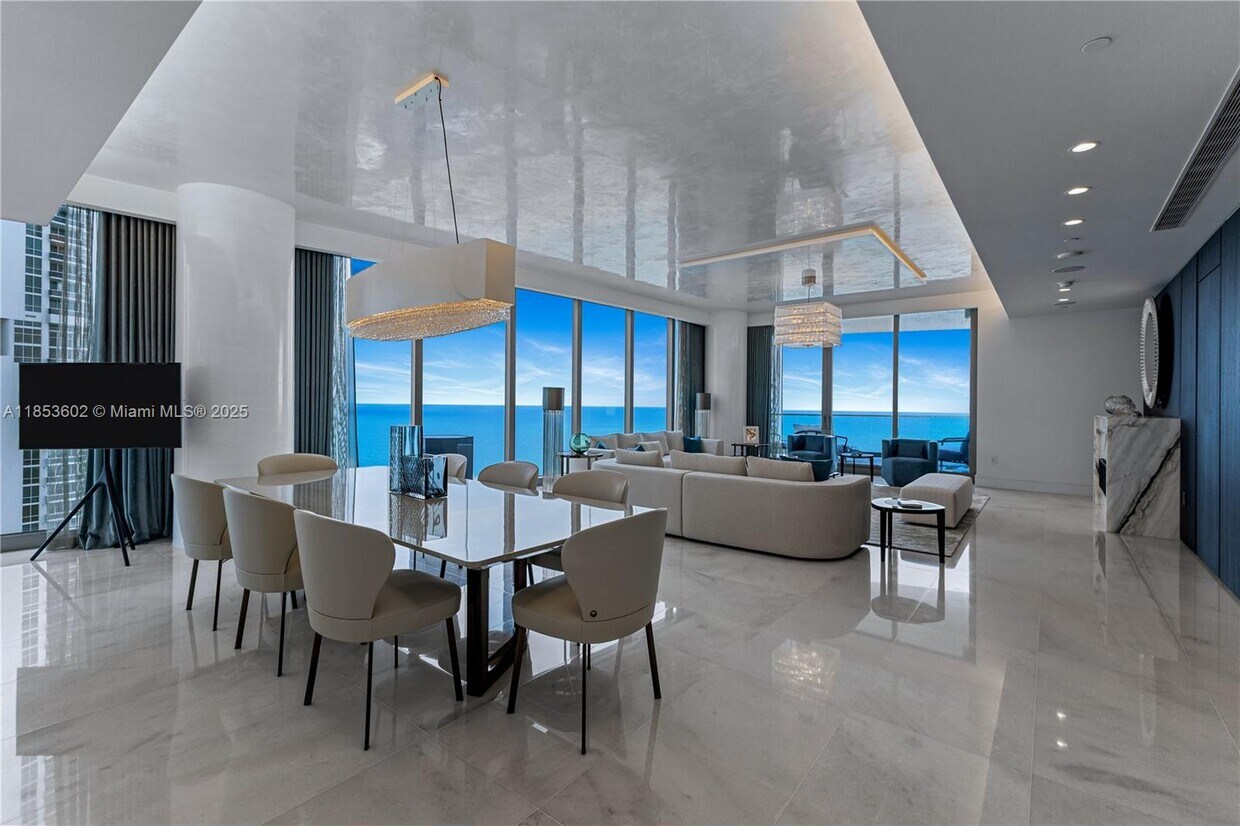 Foto principal - 17975 Collins Ave