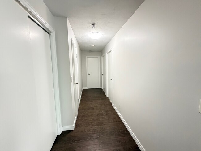 Building Photo - 20 Bradmon Dr