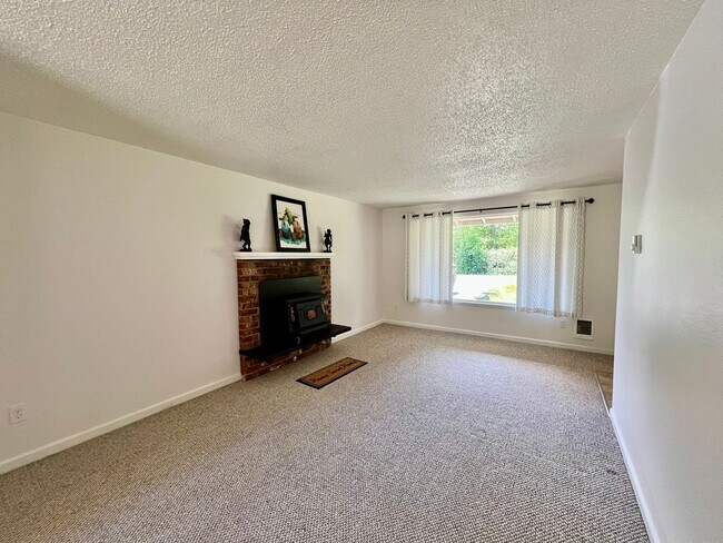 Building Photo - (#738) Duplex Near Squaxin Park - Water/Se...