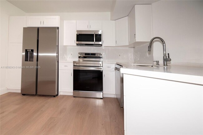 Foto del edificio - 8891 Wiles Rd