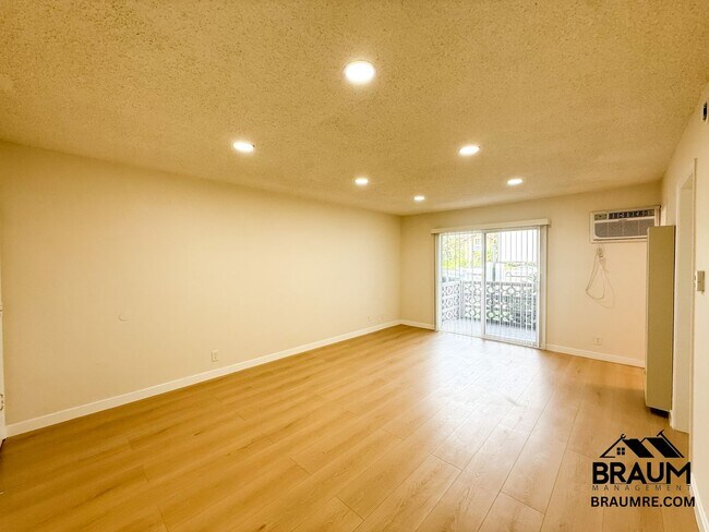 Foto del edificio - 5433 Sepulveda Blvd