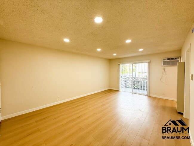 Building Photo - 5433 Sepulveda Blvd