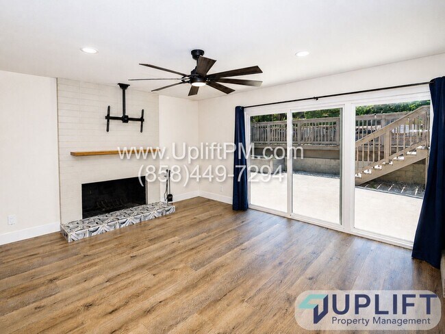 Foto del edificio - 6234 Rose Lake Ave