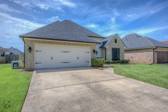 Building Photo - 525 Chinquipin Dr