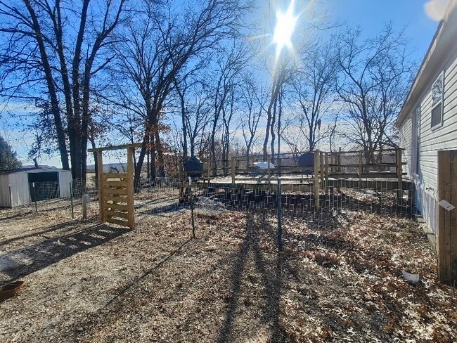 Building Photo - 336 S Moore School Rd