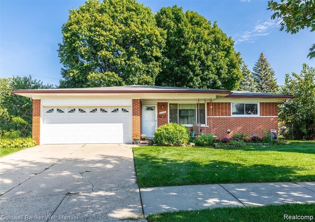 Primary Photo - 31775 Acton Dr