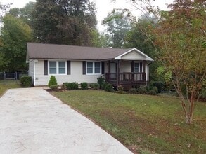 Building Photo - 324 Horseshoe Rd