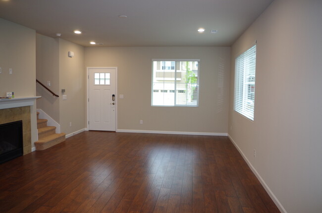 Foto del edificio - Home for Rent 3 BR, 2.5 BA,  1704 SF