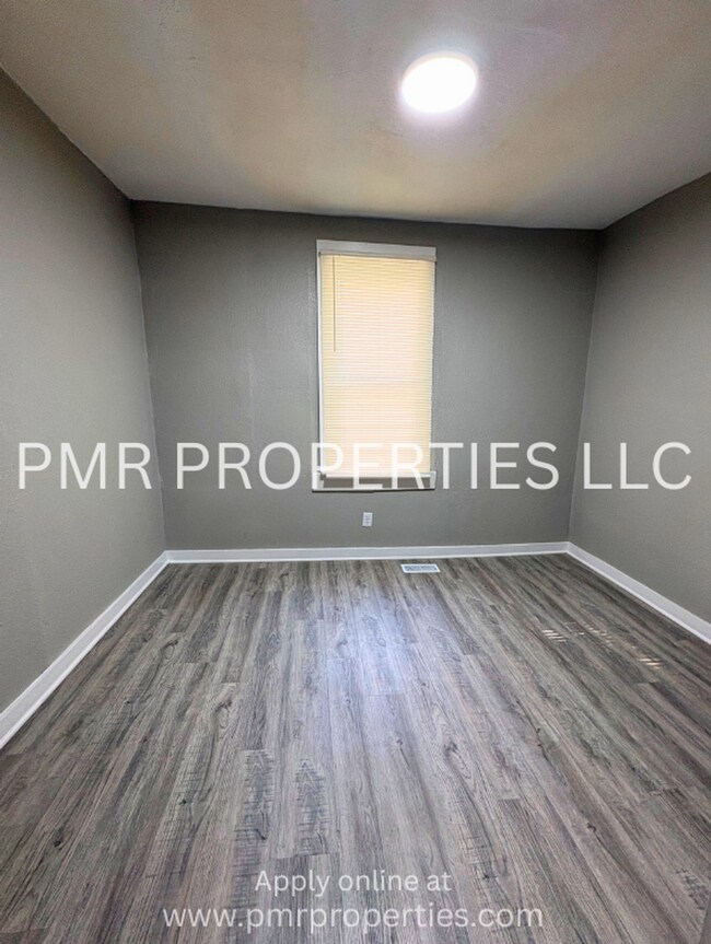 Building Photo - 2 Bedrooms/1 Bathroom House