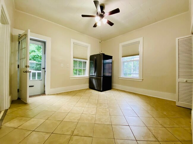 Building Photo - 16 Montvale Ave