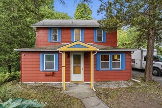 Building Photo - 872 NY-212