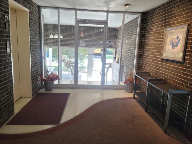Foto del edificio - 11116 S Longwood Dr