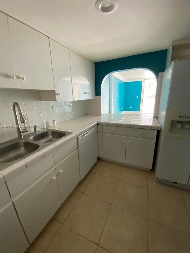 Foto del edificio - 10090 NW 80th Ct
