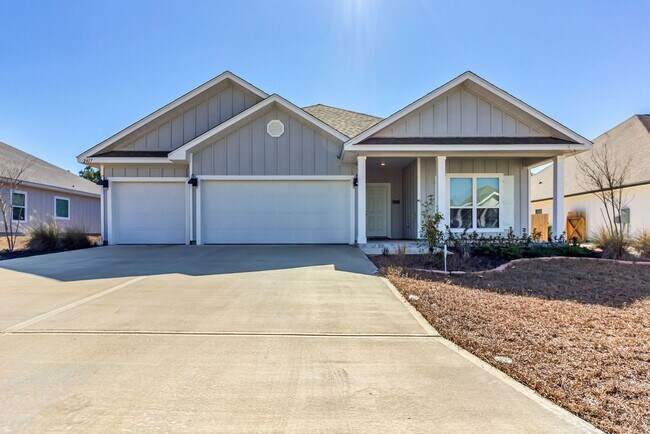 Foto del edificio - 4 Bedroom in Crestview on 1/2 acre lot!!!