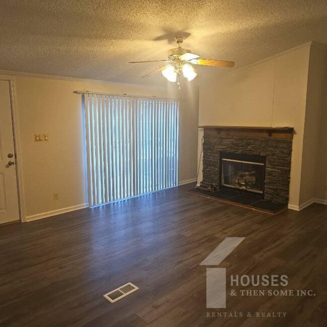 Foto del edificio - 224 Double Bridge Rd